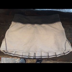 Lululemon gray and white skort